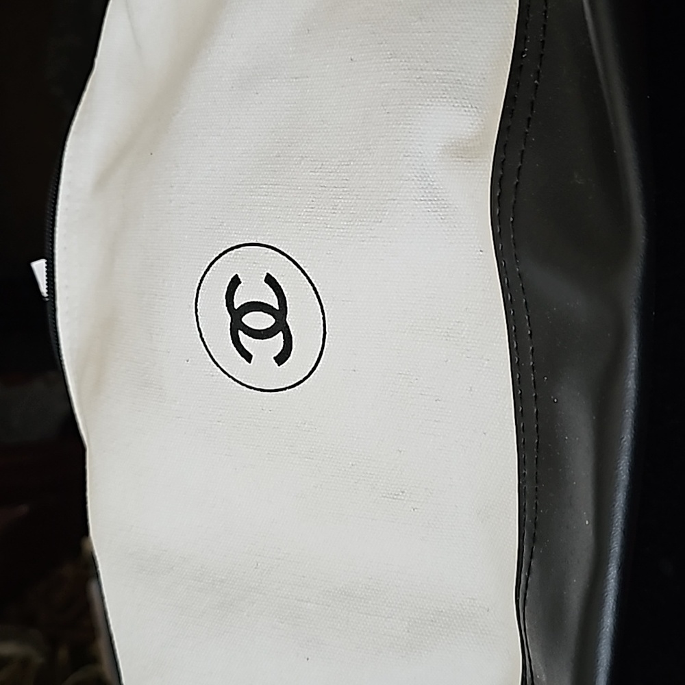 13X10 CHANEL TOILETTETRY  BAG,CHANEL INC.DISTR NEWYORK NY,TAG SEWN IN BAG.FABRIC